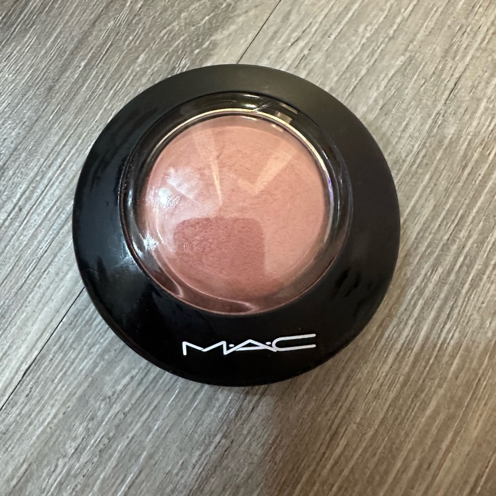 MAC Cosmetics Mineralize Blush in Soft Pink